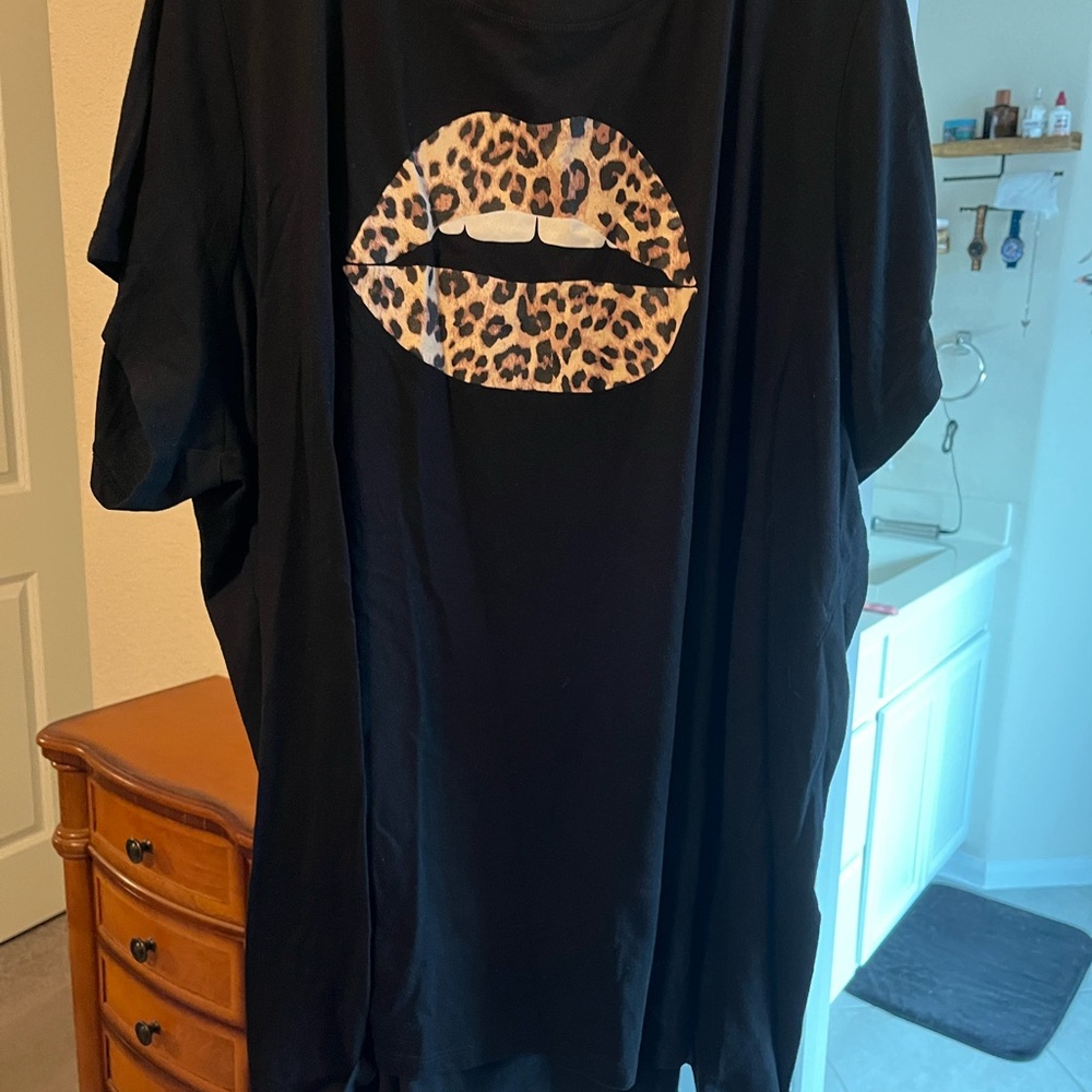 Leopard lips torrid Tshirt